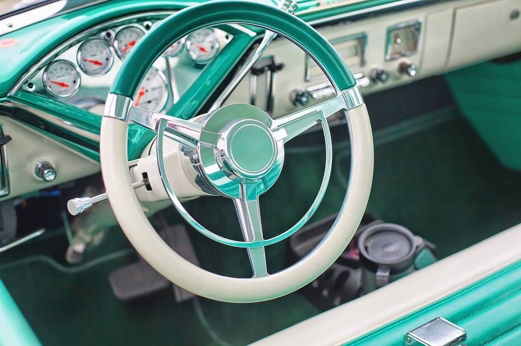 Comment choisir une voiture sans permis pour un adolescent